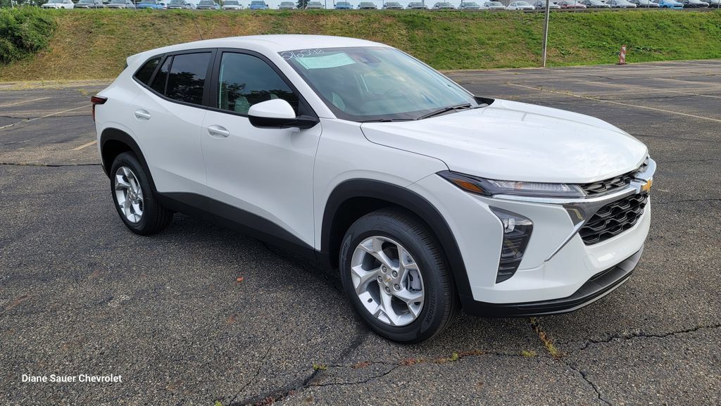 New 2026 Chevrolet Trax LS w/ LS Convenience Package FWD image 16