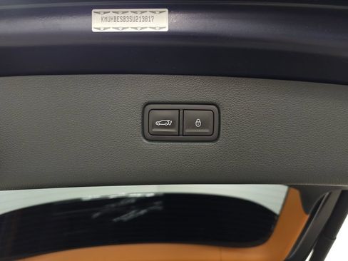 Used 2025 Genesis GV80 2.5T Advanced AWD/4WD image 10
