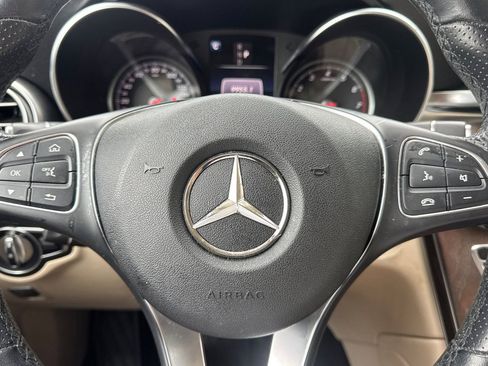 Used 2019 Mercedes-Benz GLC 300 4MATIC image 36