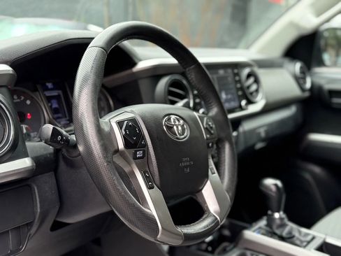 Used 2021 Toyota Tacoma SR5 w/ SR5 Appearance Package (SM) image 14