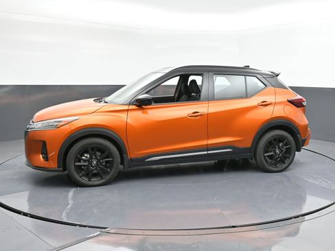 Used 2023 Nissan Kicks SR image 5