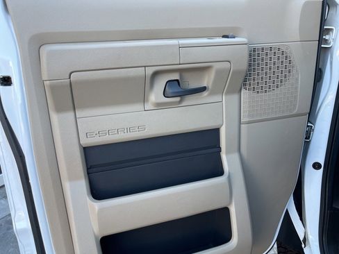 Used 2009 Ford E-350 and Econoline 350 XL image 31