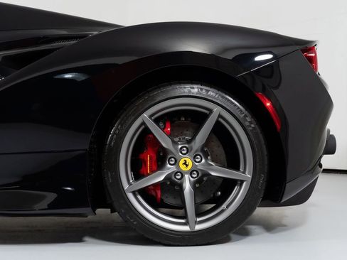 Used 2023 Ferrari F8 Tributo RWD image 13