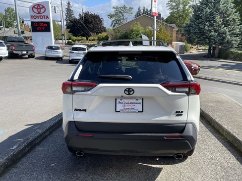 Certified 2021 Toyota RAV4 XLE Premium AWD/4WD image 5