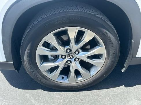 Used 2025 Toyota Grand Highlander AWD image 14