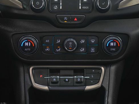 Used 2024 GMC Terrain Denali w/ Denali Premium Package AWD/4WD image 16
