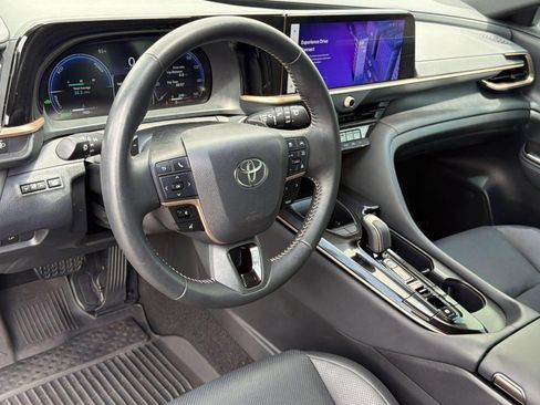 Certified 2025 Toyota Crown Signia AWD/4WD image 4