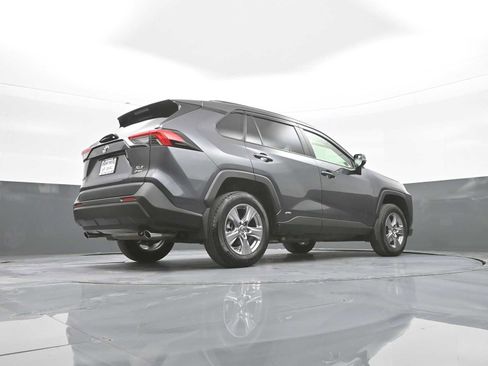 Used 2025 Toyota RAV4 XLE AWD/4WD image 40