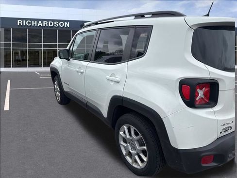 Used 2019 Jeep Renegade Latitude w/ Cold Weather Group AWD/4WD image 7