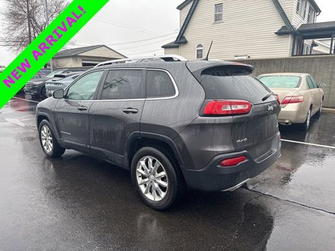 Used 2017 Jeep Cherokee Limited image 3