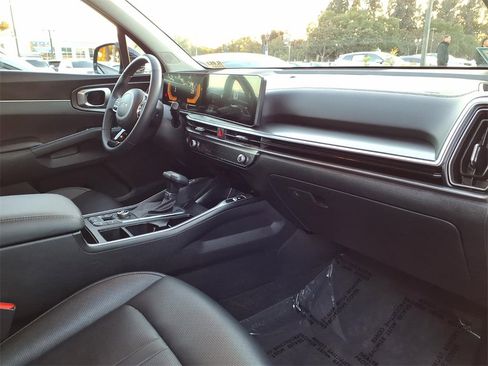 Used 2025 Kia Sorento S image 14