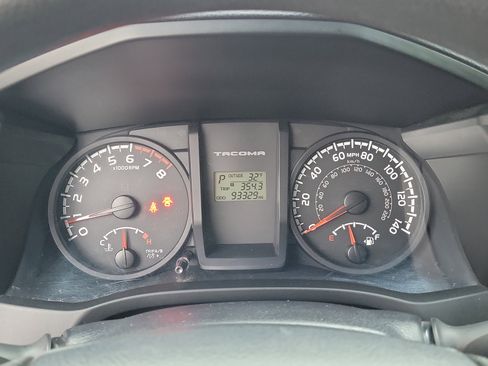 Used 2017 Toyota Tacoma SR image 26