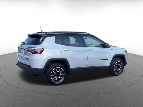 Used 2025 Jeep Compass Trailhawk AWD/4WD image 14