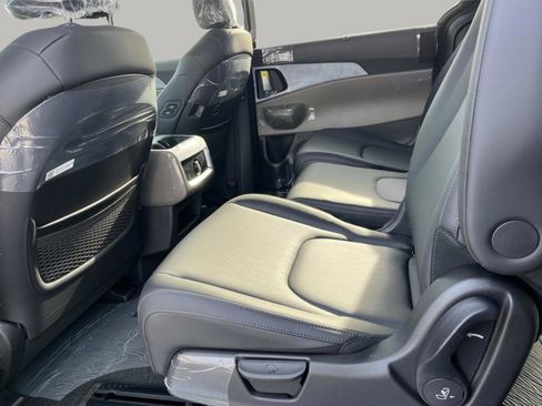New 2026 Kia Carnival EX FWD image 23