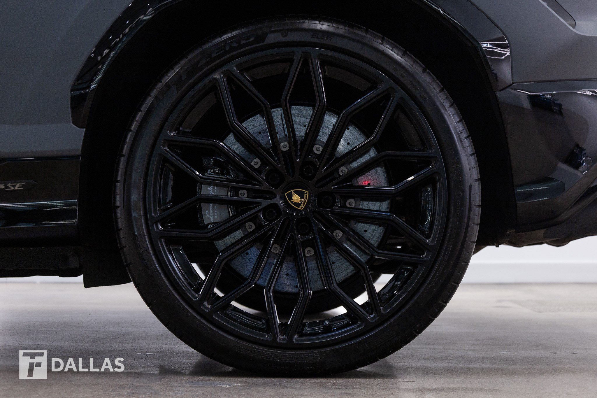 Used 2025 Lamborghini Urus SE AWD/4WD image 6