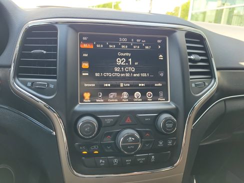 Used 2017 Jeep Grand Cherokee Limited image 21