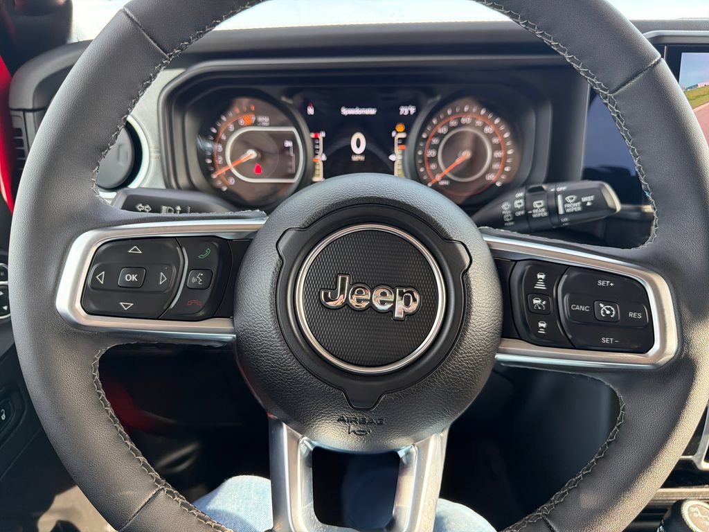 Used 2026 Jeep Wrangler Unlimited Sahara AWD/4WD image 12