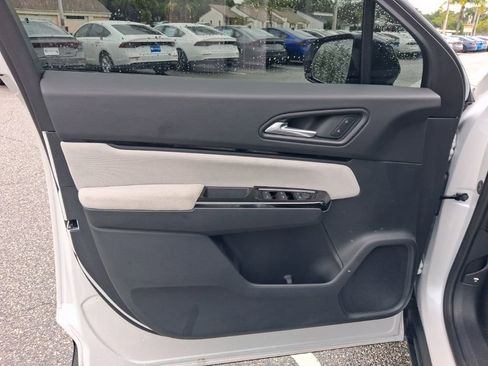 Certified 2025 Honda Prologue EX image 19