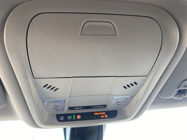 Used 2025 Chevrolet Blazer LT FWD image 25