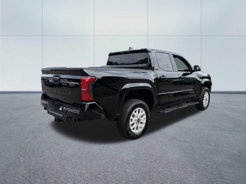 Used 2025 Toyota Tacoma SR5 AWD/4WD image 5