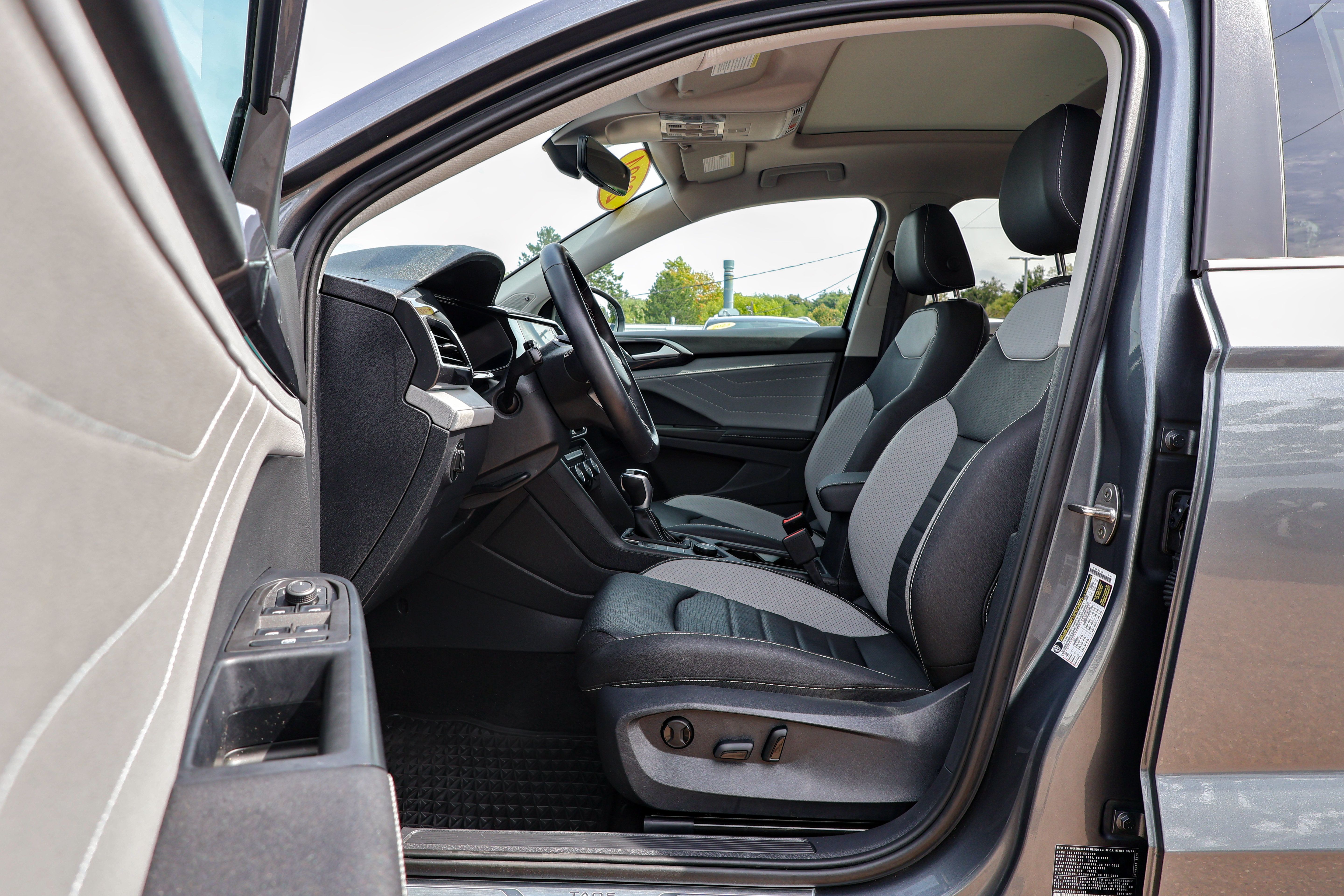 Certified 2024 Volkswagen Taos SEL AWD/4WD image 11