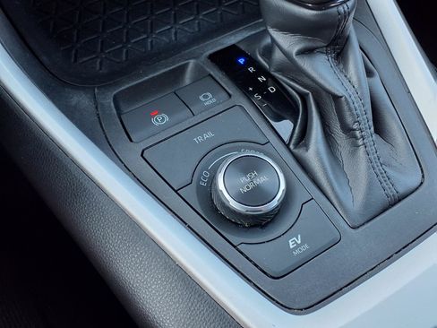 Certified 2024 Toyota RAV4 SE AWD/4WD image 18