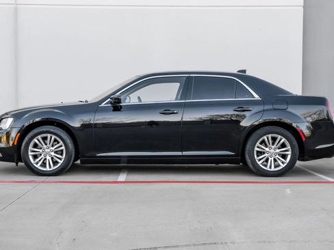 Used 2017 Chrysler 300 Limited w/ Value Package image 8