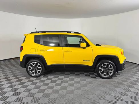 Used 2018 Jeep Renegade Latitude w/ Cold Weather Group AWD/4WD image 2