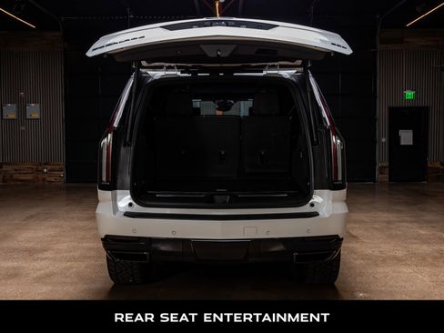 Used 2025 Cadillac Escalade ESV Sport Platinum image 9