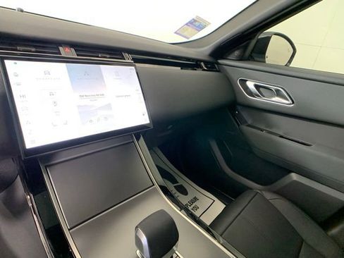 Certified 2025 Land Rover Range Rover Velar Dynamic SE image 21