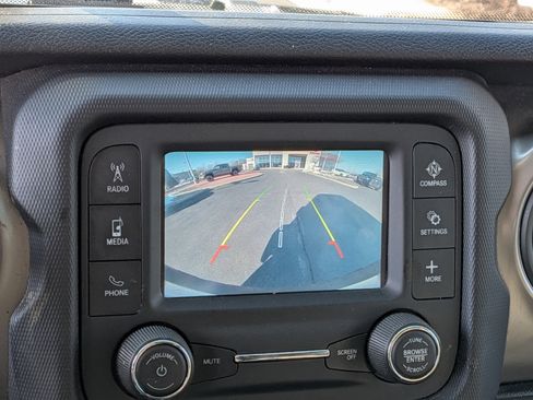 Used 2018 Jeep Wrangler Unlimited Sport S image 31