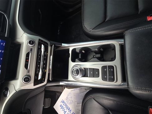 Used 2020 Ford Explorer XLT w/ Equipment Group 202A image 31