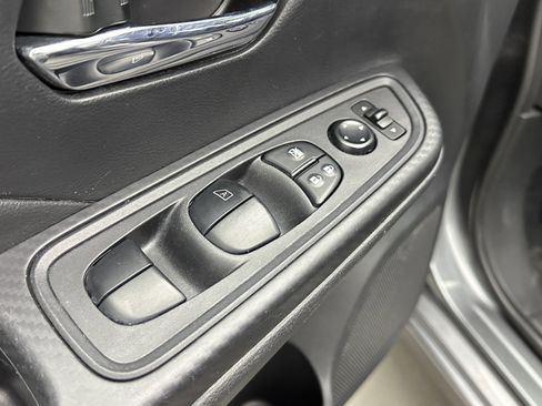 Used 2023 Nissan Versa SV image 11