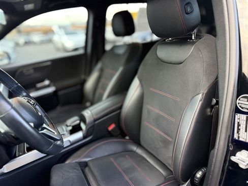 Used 2022 Mercedes-Benz GLB 250 4MATIC image 23