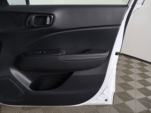 Certified 2025 Hyundai Venue Limited image 19