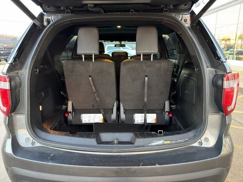 Used 2017 Ford Explorer XLT w/ Equipment Group 202A image 15