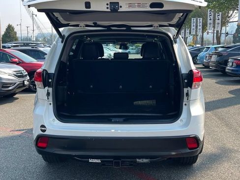 Used 2017 Toyota Highlander XLE w/ Carpet Mat Package AWD/4WD image 8