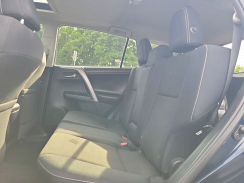 Used 2018 Toyota RAV4 XLE AWD/4WD image 12