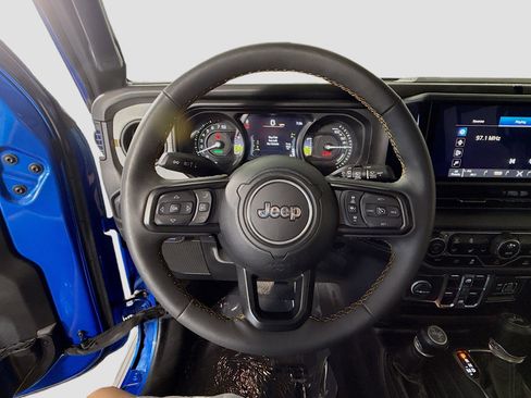 Used 2024 Jeep Wrangler Unlimited w/ Convenience Group AWD/4WD image 13