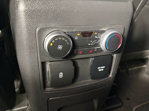 Used 2022 Ford Explorer Platinum w/ Premium Technology Package image 39