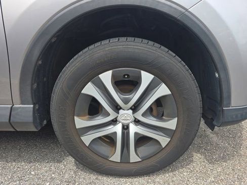 Used 2016 Toyota RAV4 LE FWD image 5