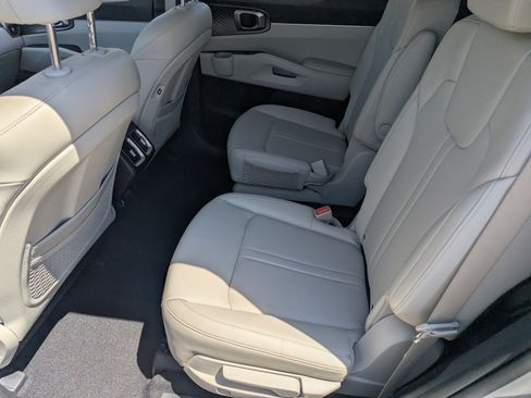 Used 2022 Kia Sorento S FWD image 15
