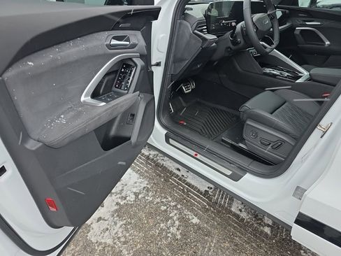 Used 2025 Audi SQ5 Premium Plus image 11