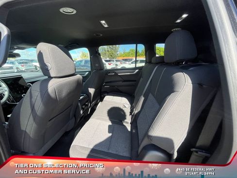 Used 2025 GMC Acadia Elevation image 12