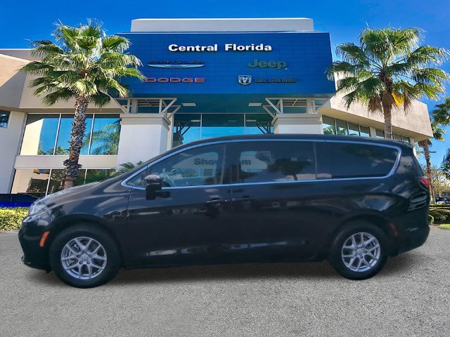 Certified 2026 Chrysler Pacifica Select FWD image 8