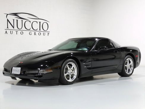 Used 2004 Chevrolet Corvette Coupe w/ Roof Package RWD image 13