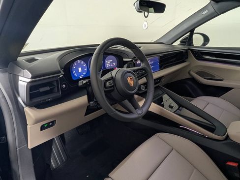 New 2026 Porsche Macan Electric RWD image 4
