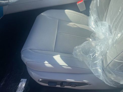 New 2026 Jeep Grand Wagoneer image 8