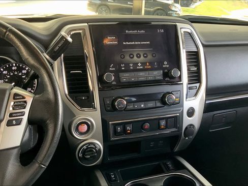 Used 2021 Nissan Titan SV w/ SV Convenience Package image 6