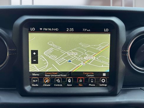 Used 2023 Jeep Wrangler Unlimited Sahara AWD/4WD image 23